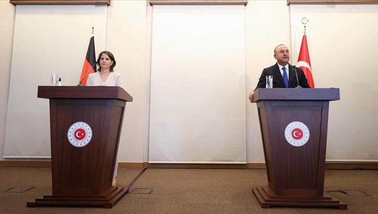 Türk ve Alman dışişleri bakanlarının basın toplantısında Kavala gerginliği