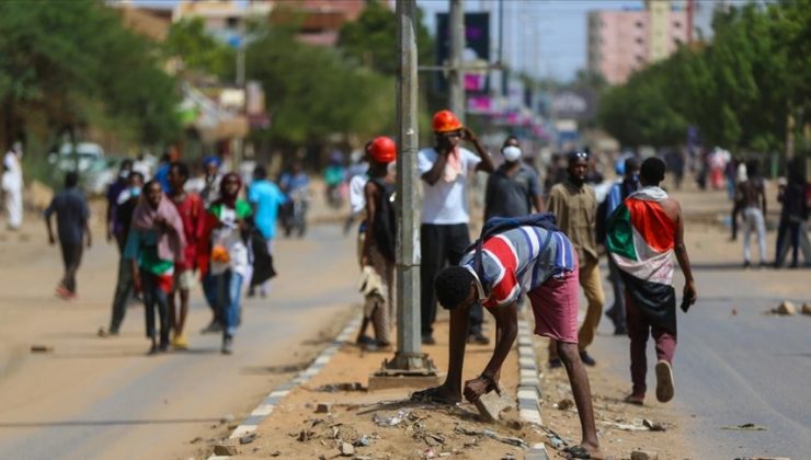 Sudan’da askeri yönetim karşıtı binlerce kişi sokaklara indi