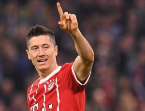 Ve Robert Lewandowski Barcelona’da