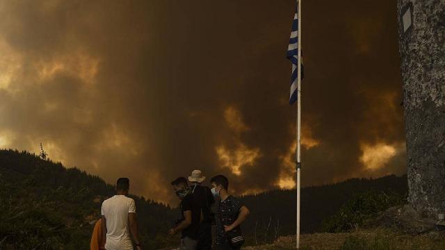 Yunanistan cayır cayır yanıyor