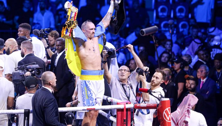 Ukraynalı boksör Usyk unvanlarını korudu