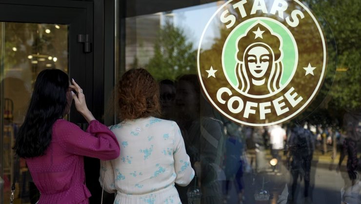 ABD’de 100 şubedeki Starbucks çalışanları iş bırakıyor
