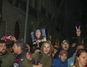 Arjantin’de Kirchner’e destek gösterileri