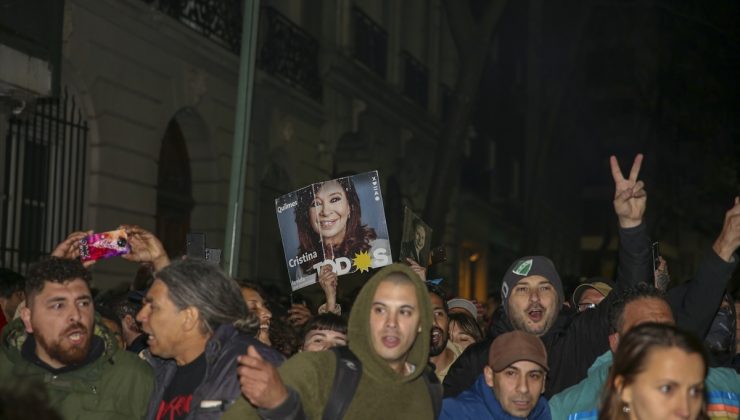 Arjantin’de Kirchner’e destek gösterileri