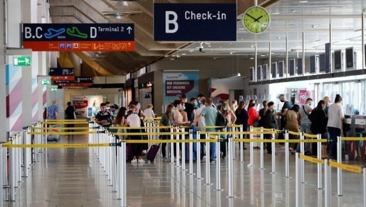 Düsseldorf  havalimanı Türk çalışanları bekliyor