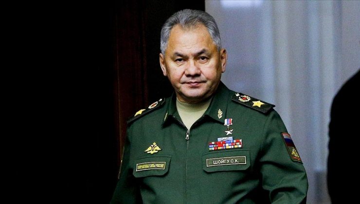 Rusya Savunma Bakanı cepheye gönderilecek silahları denetledi