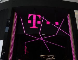 T-Mobile 5 bin çalışanını işten çıkarıyor