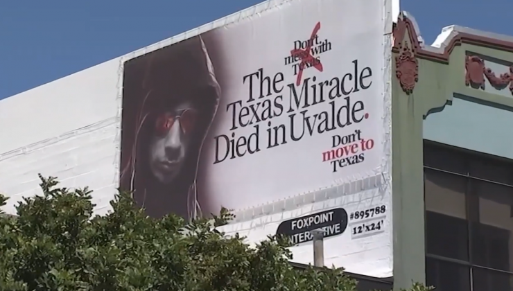 ABD’de gizemli reklam panoları: Teksas Mucizesi Uvalde’de öldü!