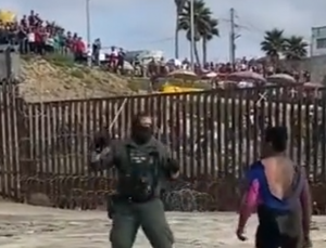 İnsan kaçakçıları ABD sınır devriyesine saldırdı!
