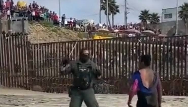 İnsan kaçakçıları ABD sınır devriyesine saldırdı!