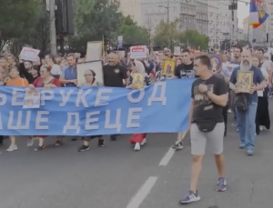 Sırbistan’da binlerce kişiden LGBT karşıtı gösteri
