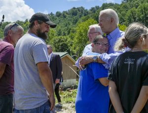 Biden, sel felaketinde 37 kişinin hayatını kaybettiği Kentucky’yi ziyaret etti