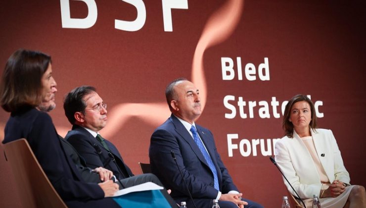 Bakan Çavuşoğlu’ndan 17. Bled Stratejik Forumu’nda moderatöre ‘Türkiye’ uyarısı