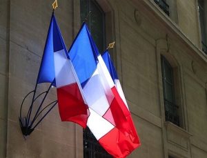Fransa’da mahkeme imamın sınır dışı edilmesi kararını askıya aldı