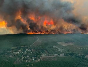 Fransa’da yaklaşık 74 kilometrekareye yayılan yangın kontrol altına alındı