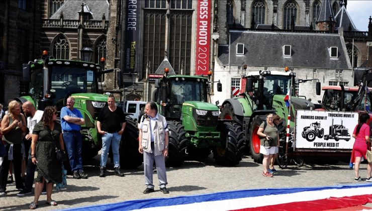 Hollanda’da çiftçi protestoları: 100’den fazla gözaltı