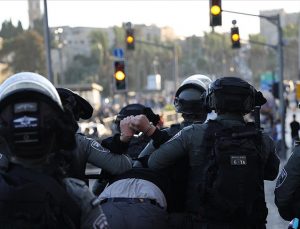 İsrail güçleri, Batı Şeria’da 40 Filistinliyi gözaltına aldı