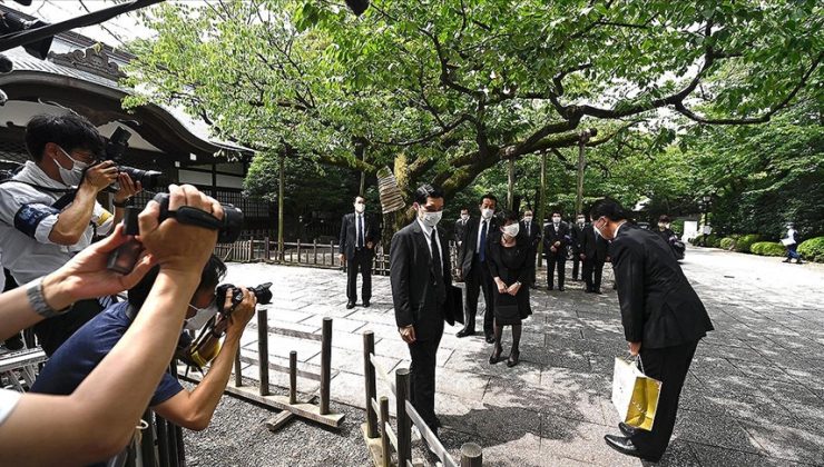 Japon bakanlardan tartışmalı tapınağa ziyaret