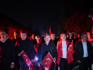 Kılıçdaroğlu ile Uysal, “Zafer Yürüyüşü”ne katıldı