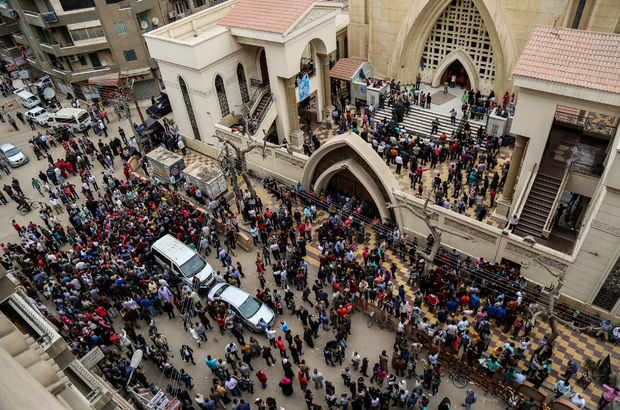 Mısır’da kilise yandı: Onlarca insan öldü