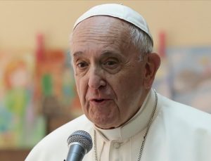 Papa: Tahıl gemilerinin Ukrayna’dan yola çıkmasına memnunum