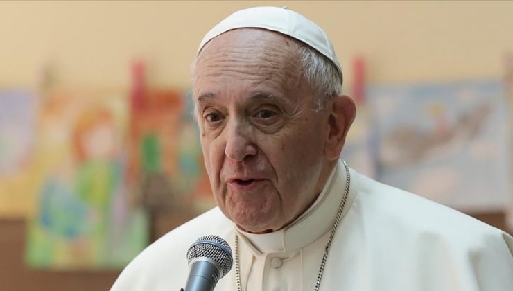 Papa: Tahıl gemilerinin Ukrayna’dan yola çıkmasına memnunum