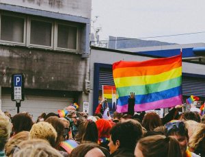 ABD’deki okul yönetiminin LGBT sembolleri yasağı tartışması sosyal medyaya taştı