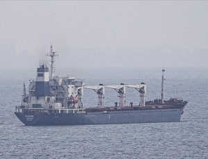 Tahıl gemisi Türk kara sularına girdi