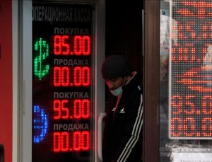 Rusya’da nakit dolar ve avro çekimi kısıtlamaları uzatıldı