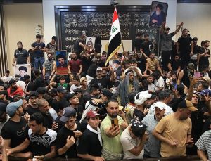Şii lider Sadr, destekçilerini Meclis binasından ayrılmaya çağırdı