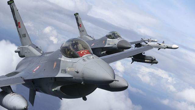 Türk F-16’larına Yunan tacizi