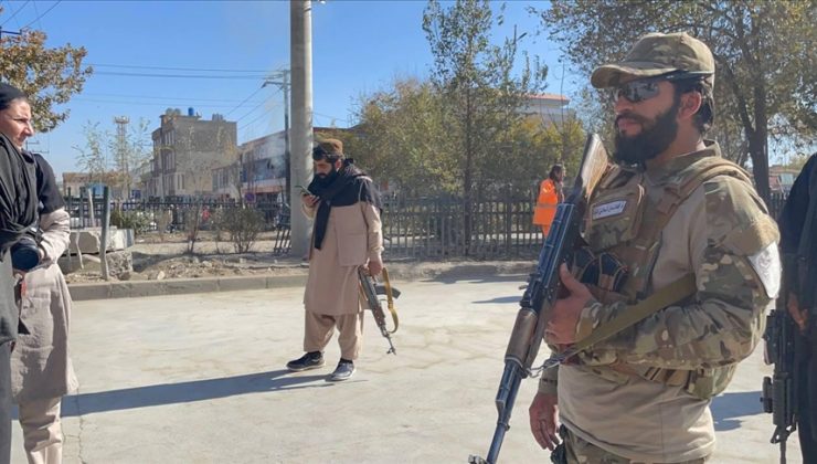 Afganistan’da camideki patlamada 21 kişi öldü