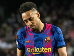 Barcelonalı futbolcu Aubameyang’ı darbedip evini soydular