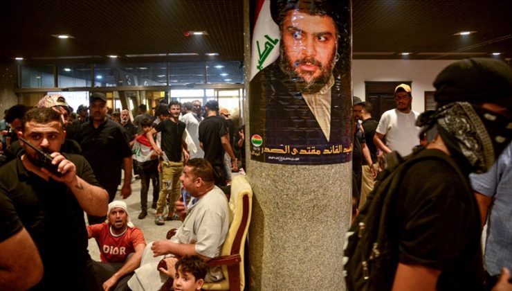 Irak Başbakanı Kazımi’den Sadr yanlısı protestoculara ‘devlet kurumlarını boşaltın’ çağrısı