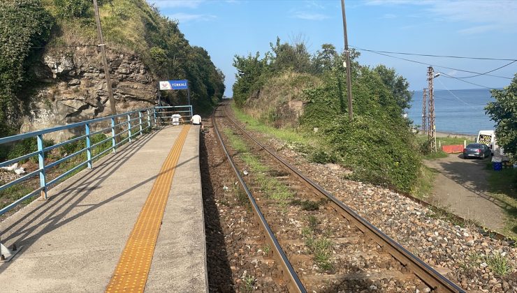 Zonguldak’ta trenin çarptığı futbolcu hayatını kaybetti