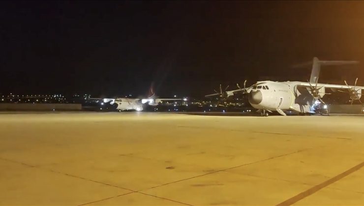 Türkiye’den Pakistan’a iki uçak yardım malzemesi