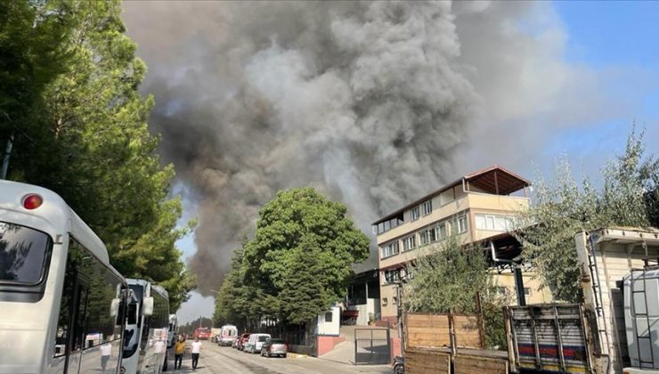 Uşak’ta iplik fabrikasında yangın çıktı