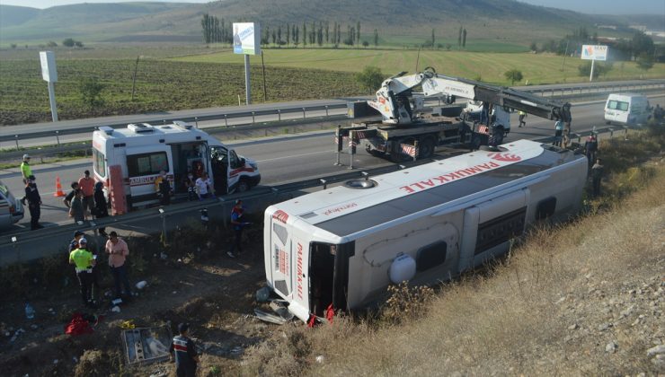 Afyonkarahisar’da yolcu otobüsü devrildi: 1 ölü, 38 yaralı