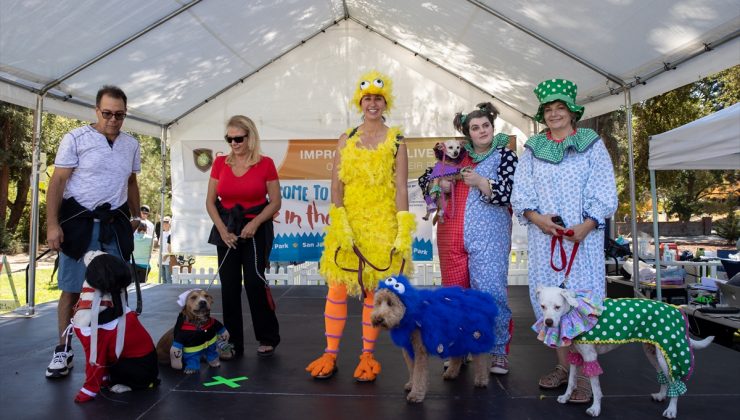 California’da köpek kostümü yarışması düzenlendi