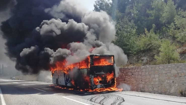 Yolcu otobüsü alev aldı, 36 kişi ölümden döndü