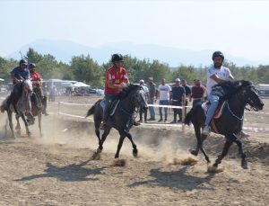 Erzurum ve Manisa’da “Geleneksel Rahvan At Yarışları” yapıldı