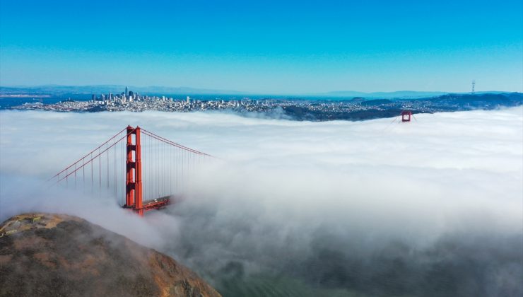 San Francisco Golden Gate Köprüsü sise büründü