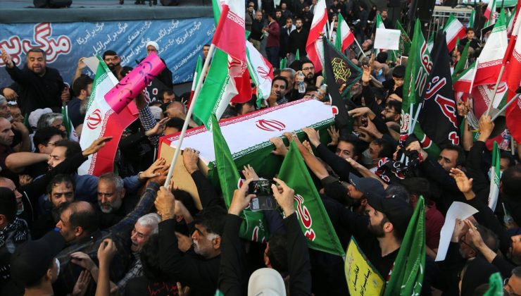 İran’da rejime destek mitingi düzenlendi