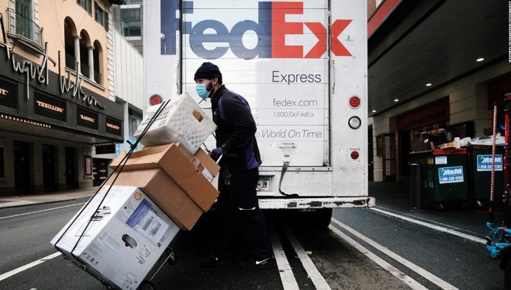 FedEx, küresel nakliye hacimlerinde bir yavaşlama kaydetti