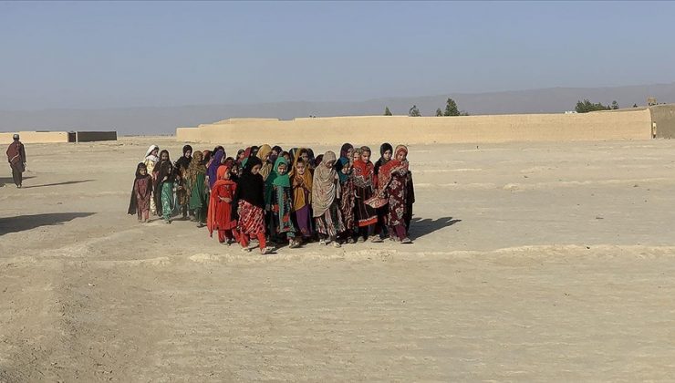 Taliban yöneticisi kız okullarının açılmasını istedi