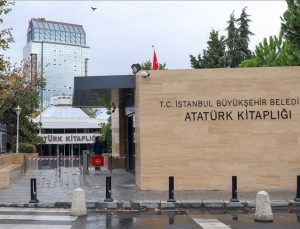 Atatürk Kitaplığı’nı kapatan İBB’ye tepki