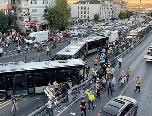 Avcılar’da dört metrobüs çarpıştı