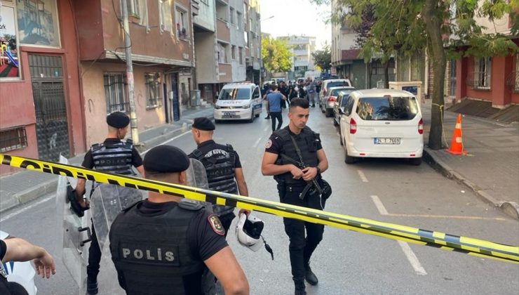 Bağcılar’da vahşet: Annesinin başını kesip sokağa attı!