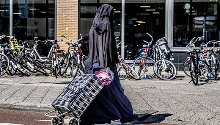 Amsterdam Belediyesi: Burka yasağı kaldırılsın
