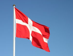 Danimarka’da parlamento, tasarruf için bir dini bayramı resmi tatillerden çıkardı